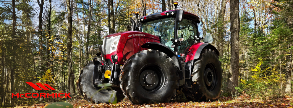 Machinerie de fenaison Vermeer et tracteur McCormick